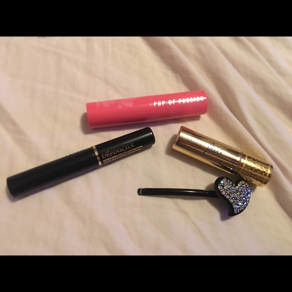 Makeup - Picture 1 of 4